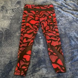 Lululemon size 6 crop pants, like new